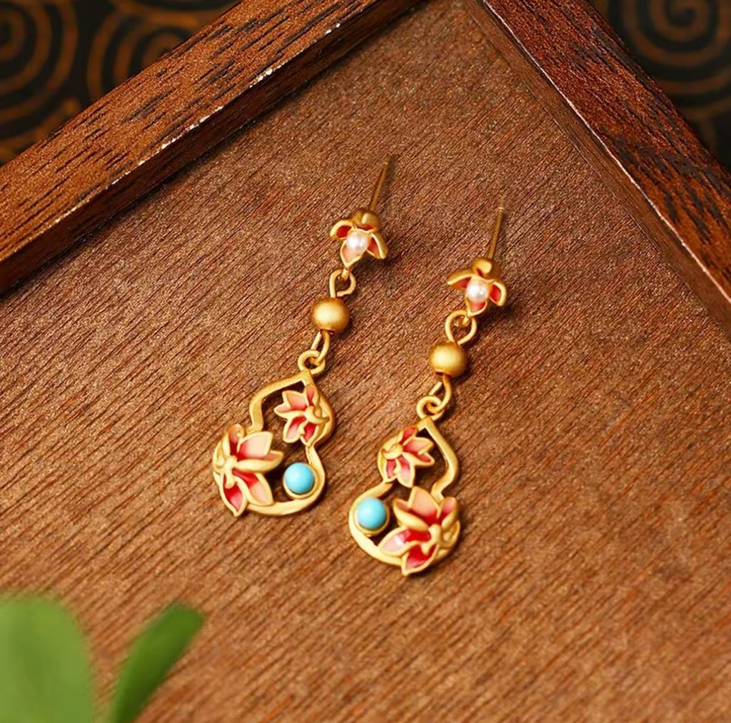 Yun - Fortune Gourd & Lotus Bloom